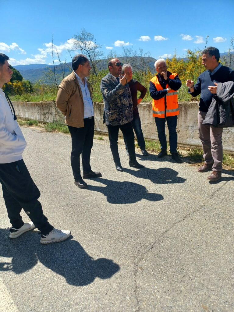 Strada a rischio nella Sila Greca: frana e dissesto, scatta l’allarme sulla provinciale 251 53 WhatsApp Image 2026 04 09 at 19.11.49