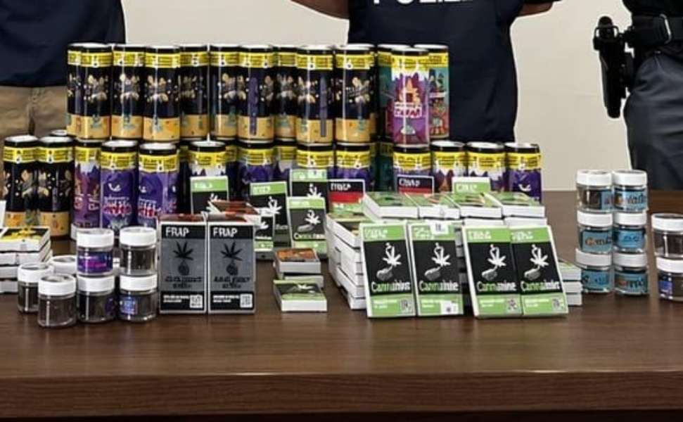 cannabis shop sequestro crotone polizia