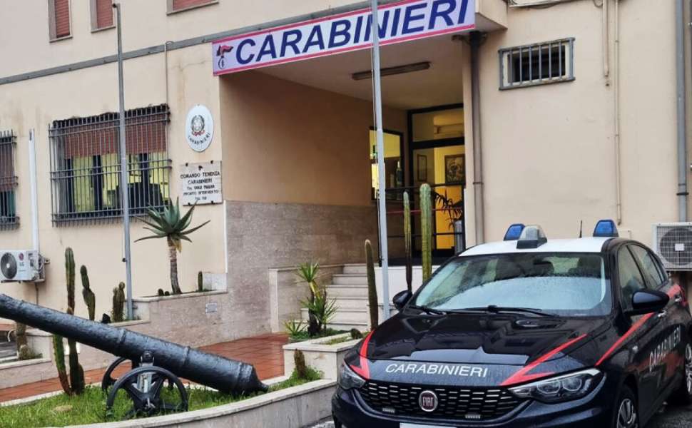 carabinieri isola capo rizzuto - zio nipote