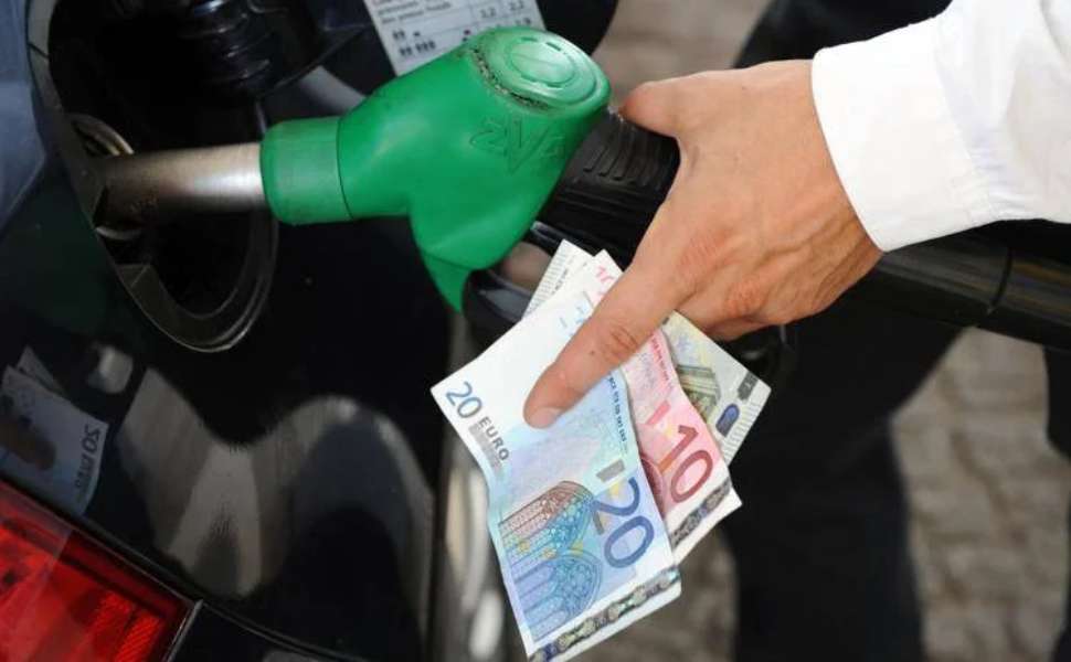 carburanti prezzi aumento 01