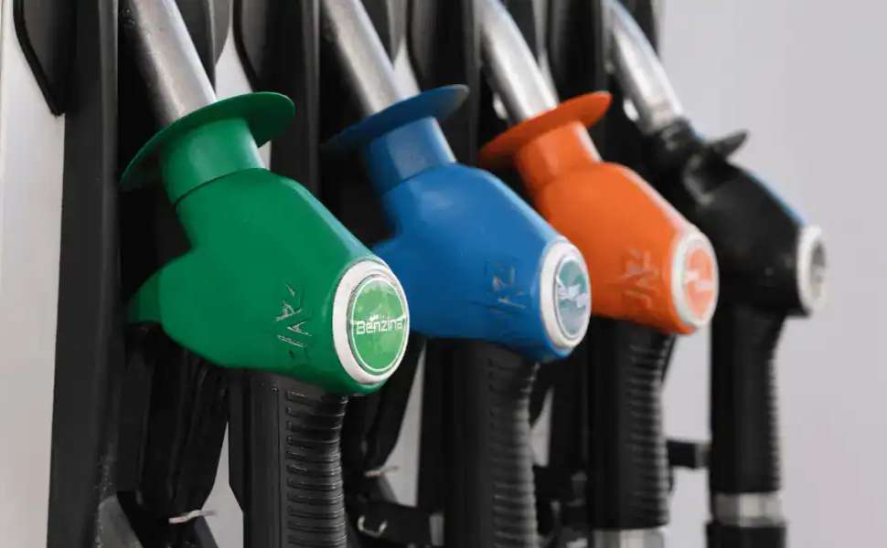 carburanti prezzi aumento 02