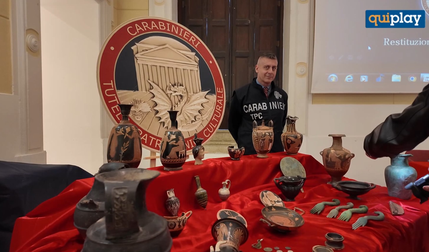 Cosenza: recuperati 46 reperti archeologici trafugati. Smantellato traffico internazionale 86 Cosenza: recuperati 46 reperti archeologici trafugati. Smantellato traffico internazionale tra Europa e Italia