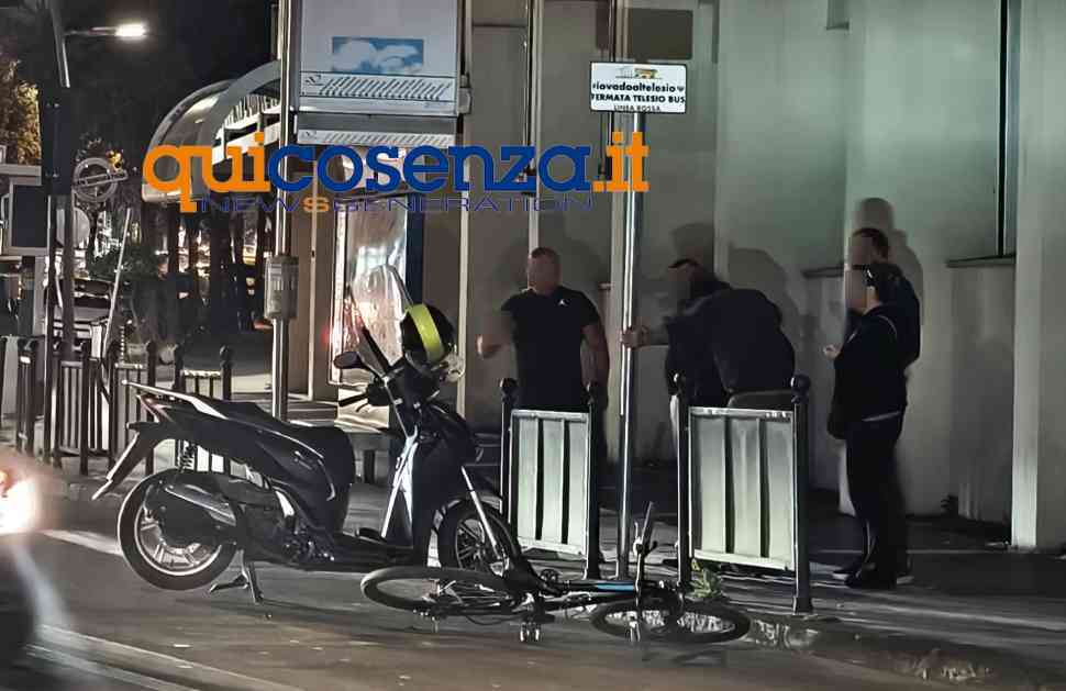 Paura a Cosenza: scontro tra bike e scooter davanti all’Inps, minorenne ferito 51 cosenza incidente inps 1
