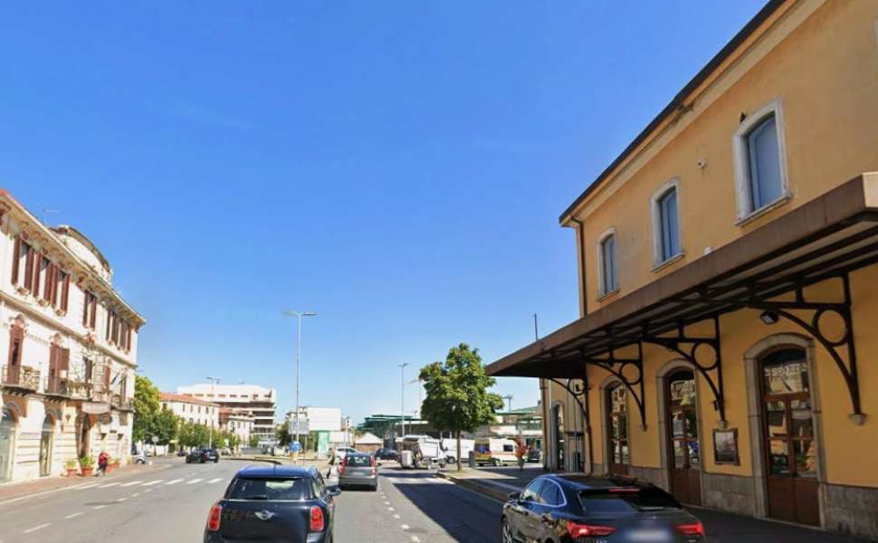 cosenza zona due fiumi studentessa aggressione