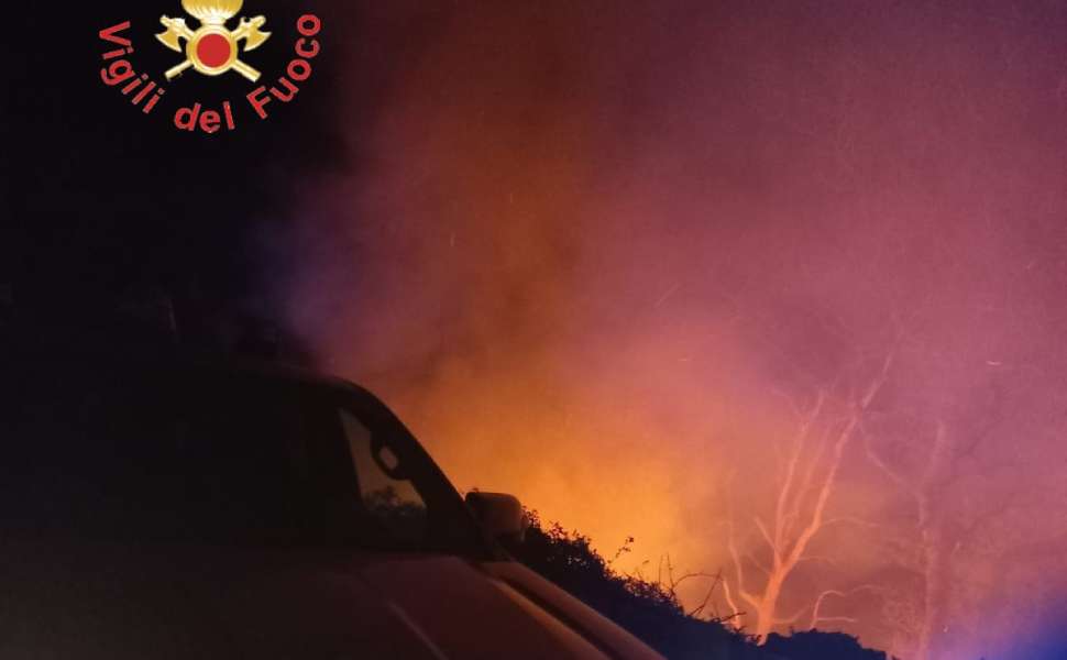 Notte di fuoco tra Conflenti e Martirano: maxi incendio devasta boschi e macchia mediterranea 52 incendio tra conflenti e martirano 02