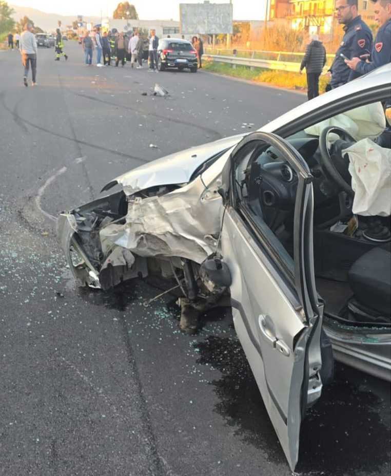 Grave incidente sulla Statale 106 a Corigliano: feriti in condizioni serie e traffico in tilt 53 incidente pasquetta corigliano statale 106 03