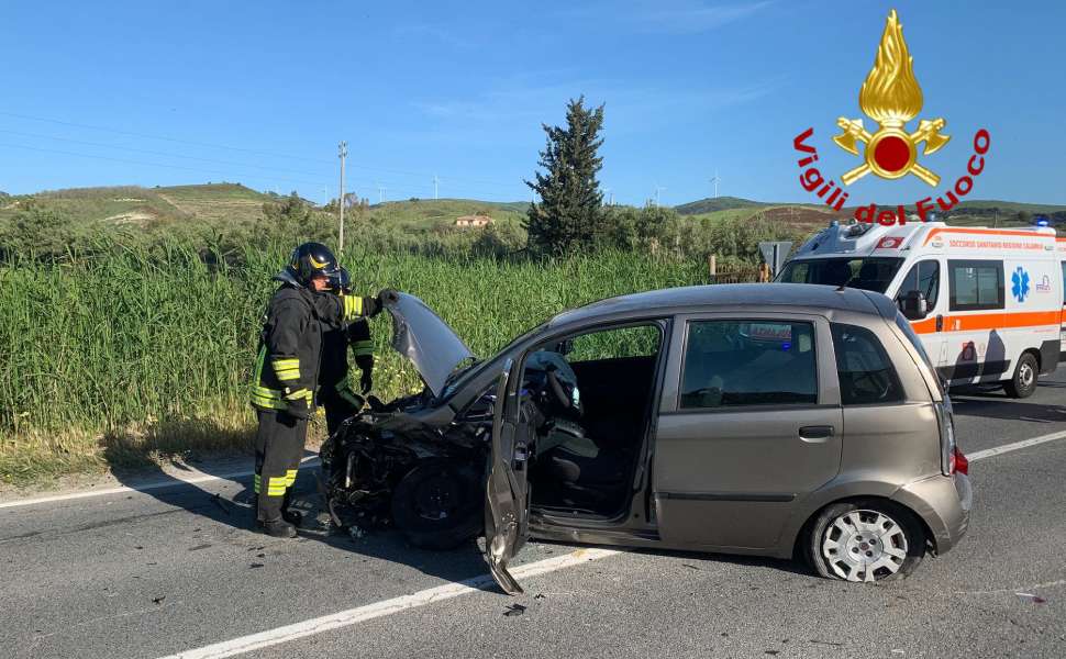 incidente statale 106 jonica Strongoli marina 03