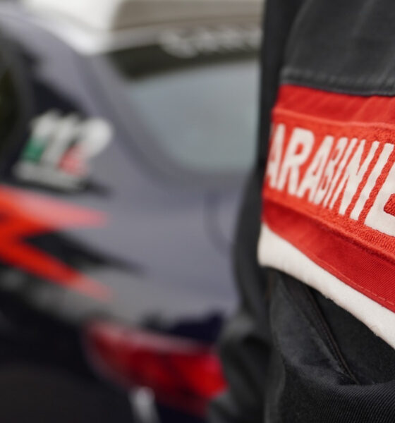 minaccia-sucidio-pizzo-Carabinieri-auto anziana