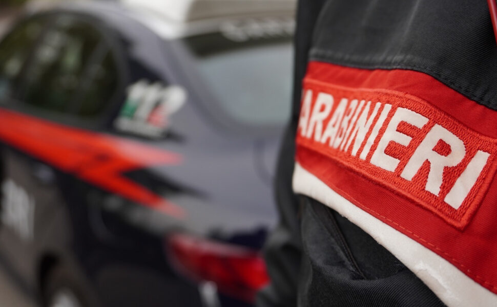 minaccia-sucidio-pizzo-Carabinieri-auto anziana