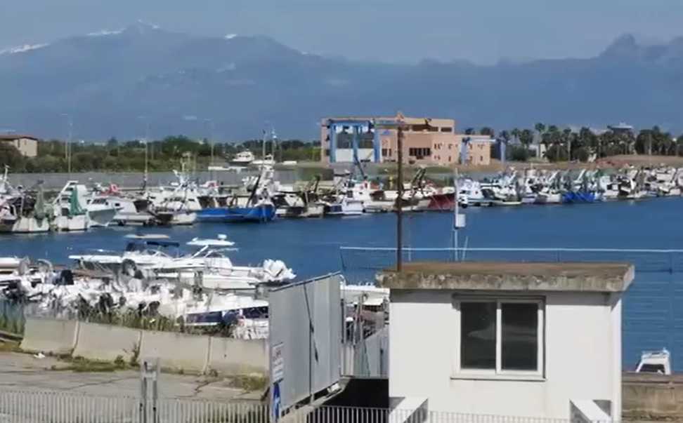 Caro carburante, stop alla pesca a Schiavonea: Gallo incontra i pescatori di Corigliano 53 pescherecci fermi corigliano rossano pescatori gallo