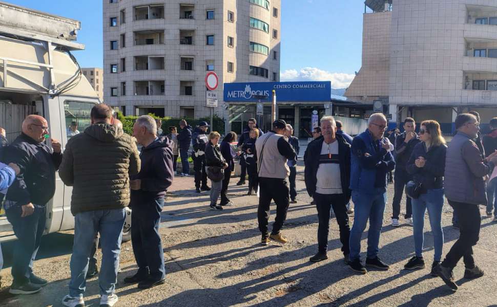 protesta mercato rende - via parigi Ana Ugl 02
