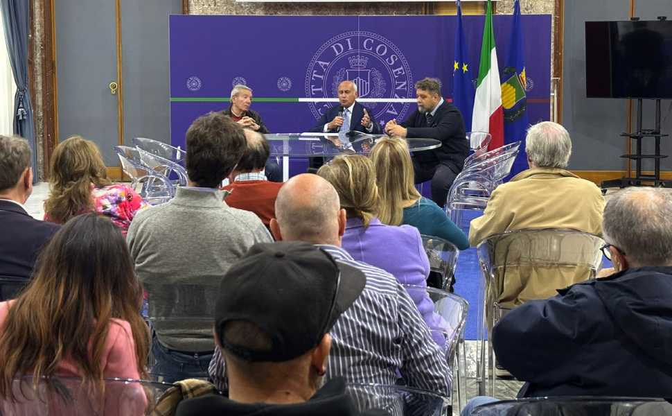 riunione comitati quartieri sindaco cosenza 01