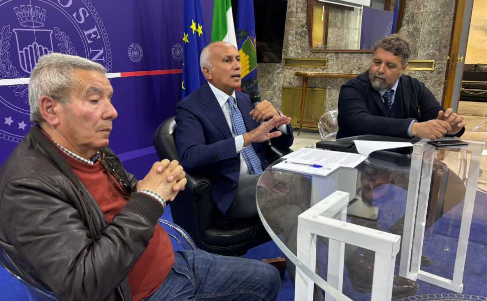riunione comitati quartieri sindaco cosenza 02