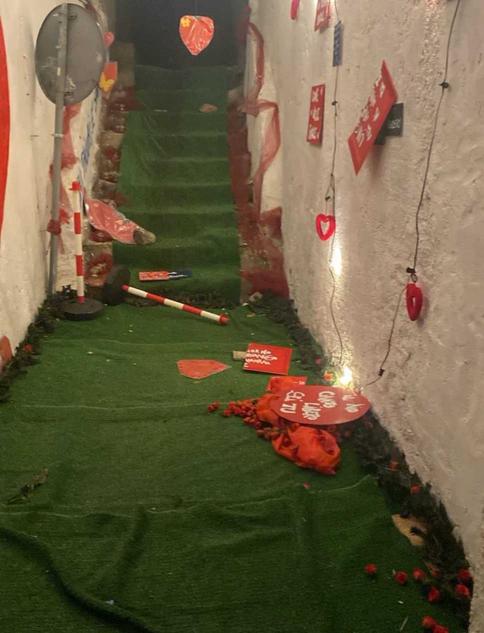 vallefiorita atto vandalico vicolo dell'amore 02