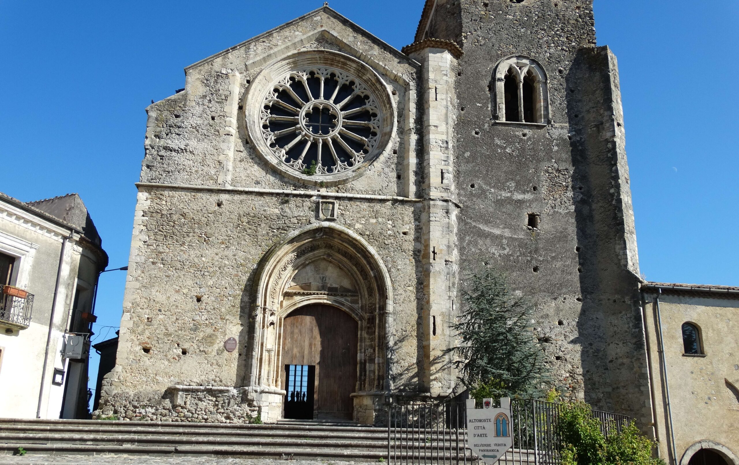 Ad Altomonte e San Sosti arrivano le reliquie di San Pio da Pietrelcina e del giovane Carlo Acutis 52 Altomonte Chiesa Santa Maria Consolazione