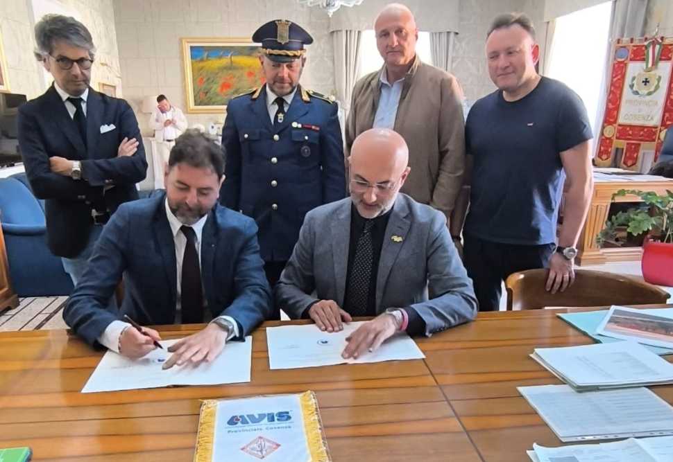 Cosenza, Provincia e Avis firmano il protocollo d'intesa: sinergia per promuovere le donazioni di sangue 51 Avis_Provincia_protocollo d'intesa