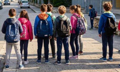 Bambini attesa autobus generico - vicenda castrolibero teatro
