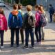 Bambini attesa autobus generico - vicenda castrolibero teatro