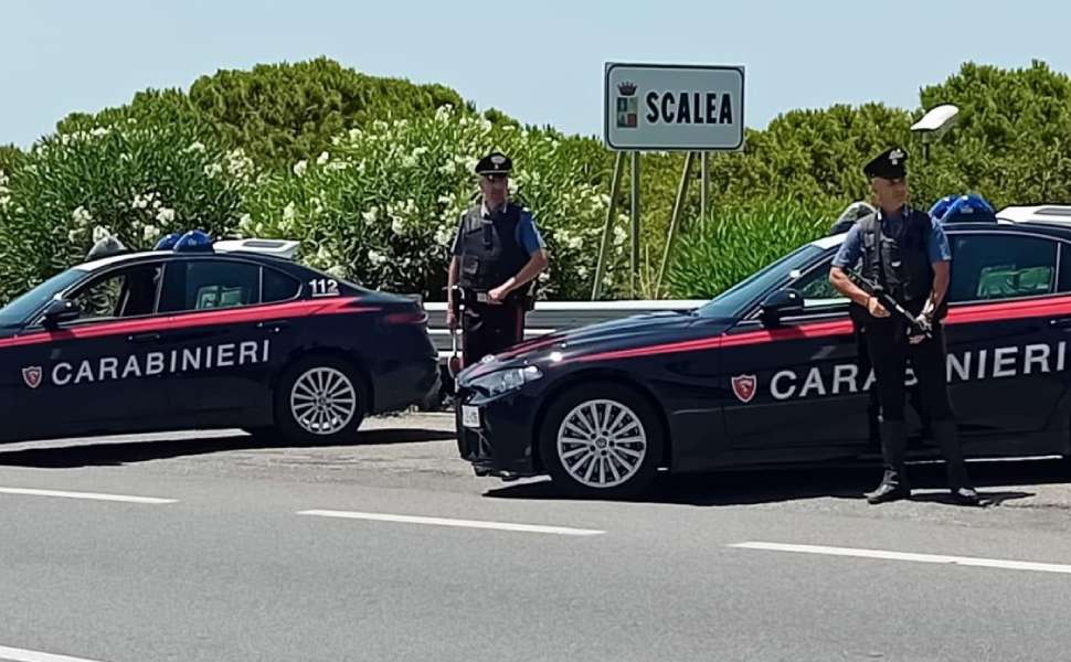 Carabinieri Scalea - blitz Baia Bianca 02