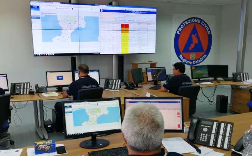 Tolleranza Zero, la regione lancia “CalabriAmbiente”: l'app per la segnalazione dei cittadini di incendi e reati ambientali 52 Control room - incendi