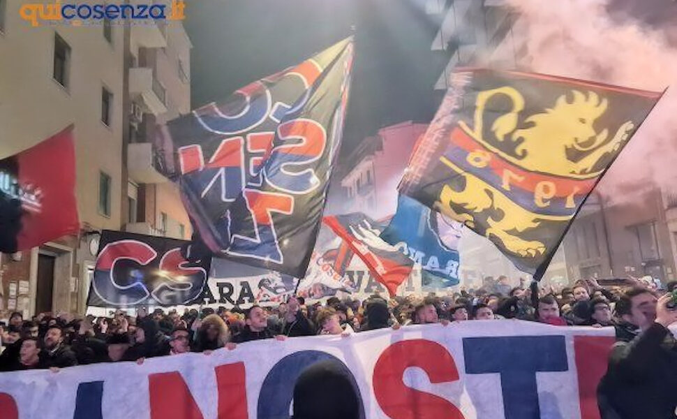 Cosenza Calcio protesta tifosi contro Guarascio