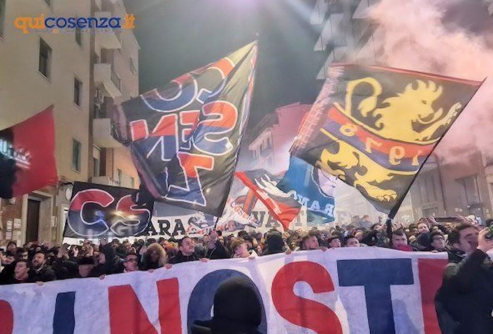 Cosenza Calcio protesta tifosi contro Guarascio