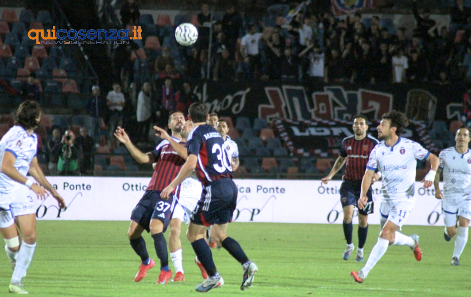 Cosenza Calcio: è una clamorosa figuraccia. Esce dai play-off sconfitto 5 a 1 in casa dal Casarano 53 Cosenza Casarano_01