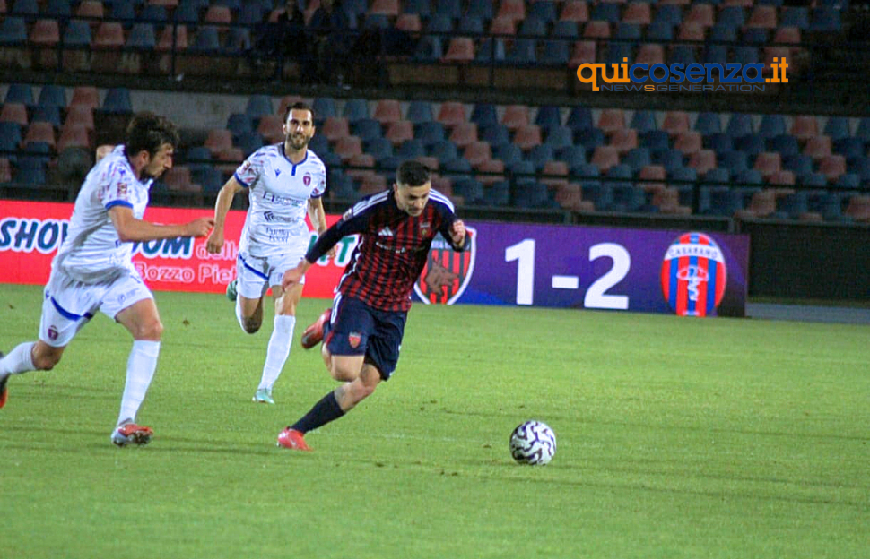 Cosenza Calcio: è una clamorosa figuraccia. Esce dai play-off sconfitto 5 a 1 in casa dal Casarano 55 Cosenza Casarano_03