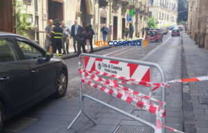 Cosenza, cadono calcinacci dallo storico Palazzo della "Cassa di Risparmio" su Corso Telesio. Paura ma nessun ferito 52 Cosenza Vecchia Crollo