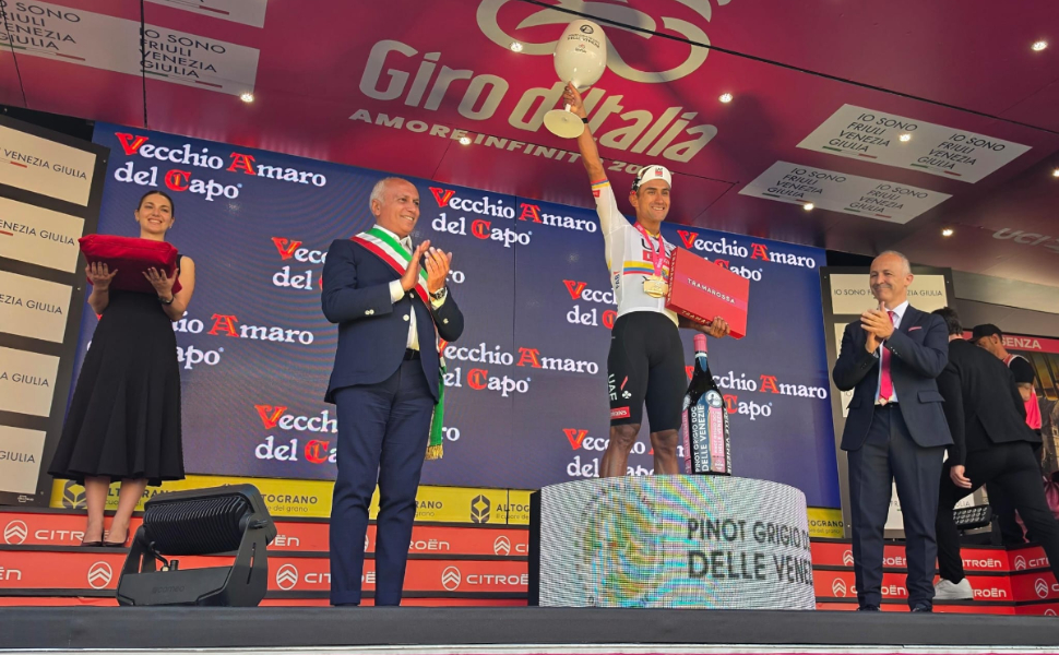 Cosenza-giro-ditalia-narvaez-premiazione