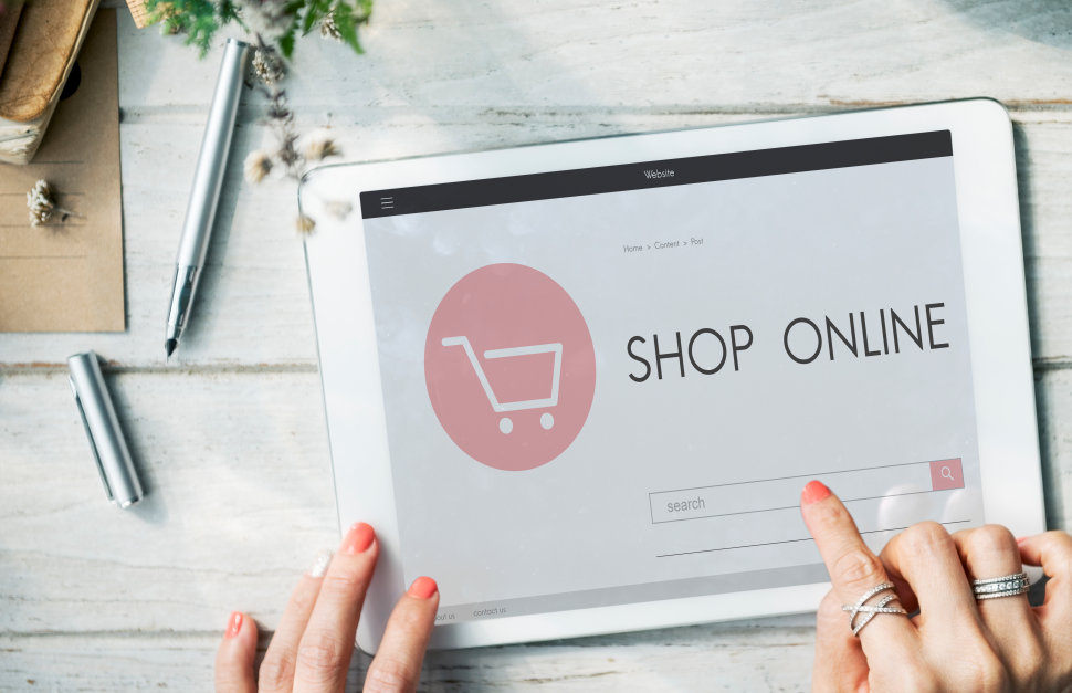 Costruttori di siti web che semplificano l'e-commerce per gli imprenditori 52 E-commerce Shop Online Homepage Sale Concept