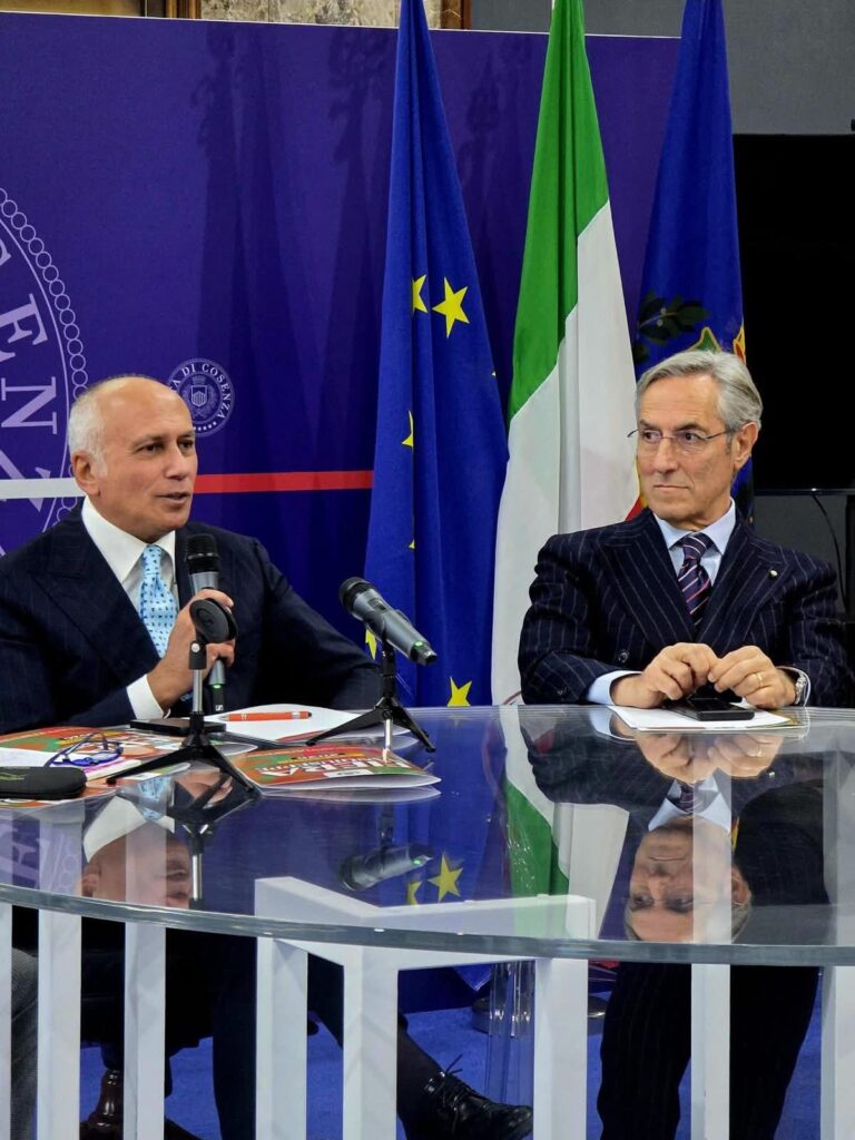Il-Sindaco-Franz-Caruso-e-lAssessore-Branda