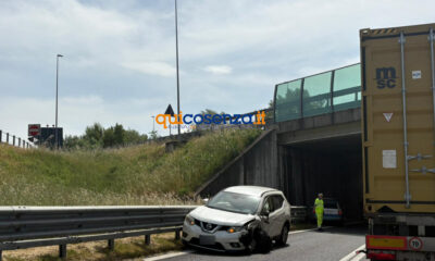 Incidente scontro tra 3 auto auto rende