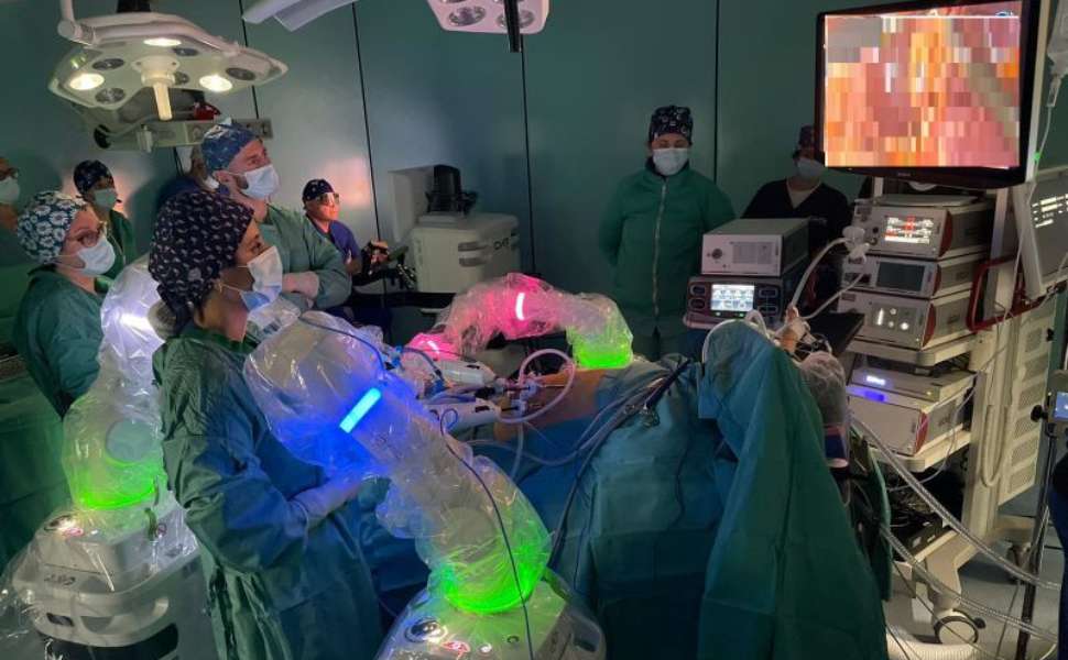 Lamezia Chirurgia - Sala Operatoria con il robot Versius