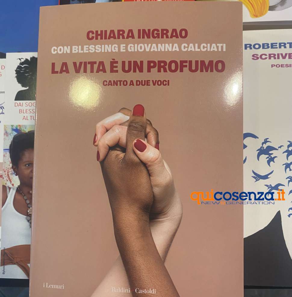 Il canto di Blessing e la "famiglia d’amore" di Chiara Ingrao, l'autrice a Cosenza 53 Libro Chiara Ingrao - Cosenza 01