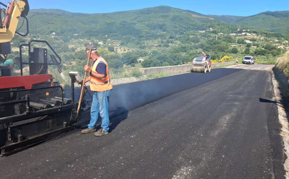 Manutenzione strade Lattarico Loc. Regina
