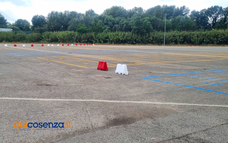 Mercato a Rende, continua la protesta. Area desolatamente vuota, ambulanti pronti a spostarsi a Cosenza 53 Mercato di Rende02