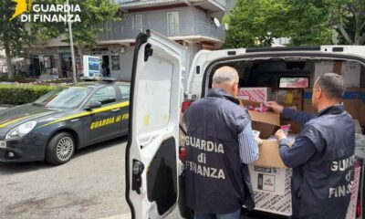 Merce giro d'Italia contraffatta 03