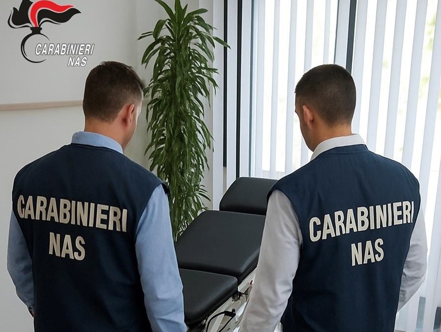 Prometteva cure contro la calvizie ma non era laureato: incastrato (nuovamente) medico abusivo 51 Nas falso medico