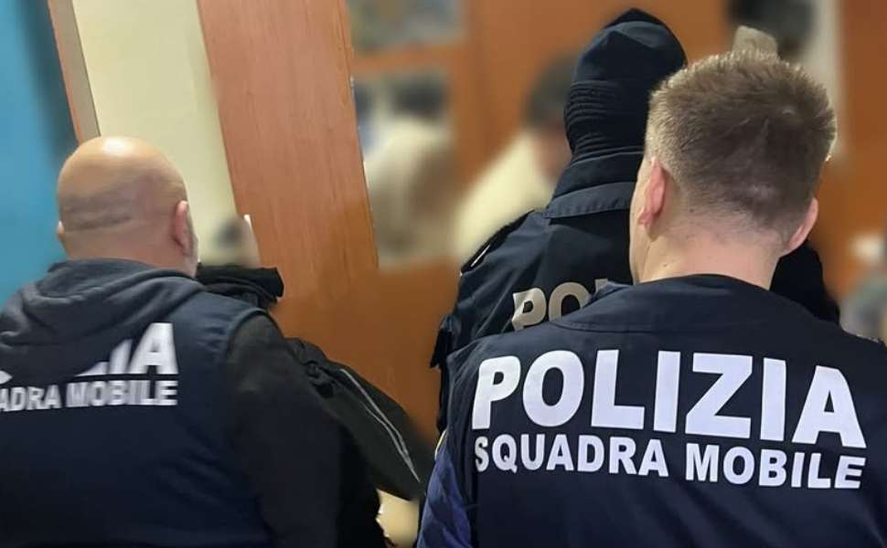 Polizia Squadra mobile corruzione