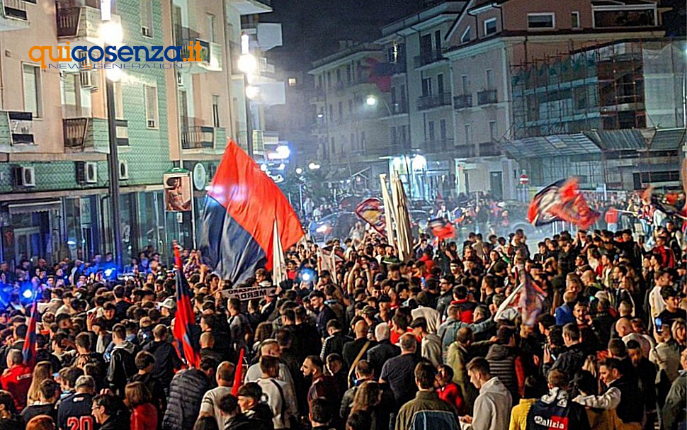 Protesta tifosi Cosenza Calcio