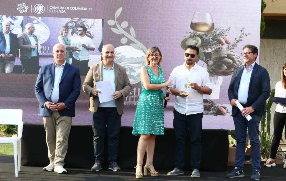La Camera di Commercio di Cosenza celebra l’olio di pregio con il Premio Elaioteca Dieta Mediterranea 54 Premio Elaioteca Dieta Mediterranea
