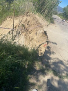 Emergenza a Rovito: strada crollata in Contrada Episcopani, 25 famiglie rischiano l'isolamento 53 Rovito2