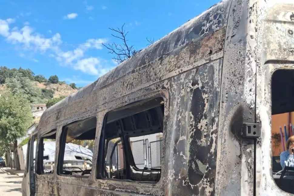 Paura nel Cosentino, scuolabus va a fuoco a Cerchiara: illesi gli alunni 51 Scuolabus_fuoco_Cerchiara