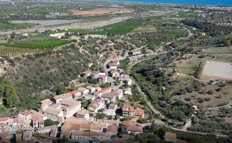 Maxi sequestro nel Cosentino, nel mirino un resort e diversi terreni. Coinvolti 6 soggetti e una società 51 Sequestro resort sibari finanza 02