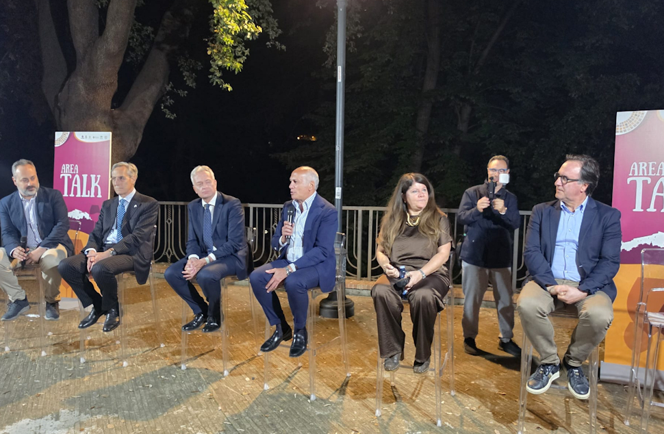 Viaggio nelle Terre di Cosenza: straordinario successo alla Villa Vecchia tra vini DOP, cultura e identità locale 52 Viaggio nelle Terre di Cosenza 01