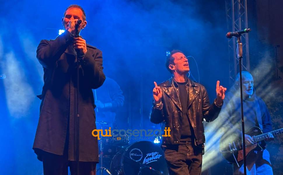 Zero Assoluto, a Castrovillari un coro di piazza senza tempo ed il racconto di 30 anni in musica 53 Zero Assoluto 3