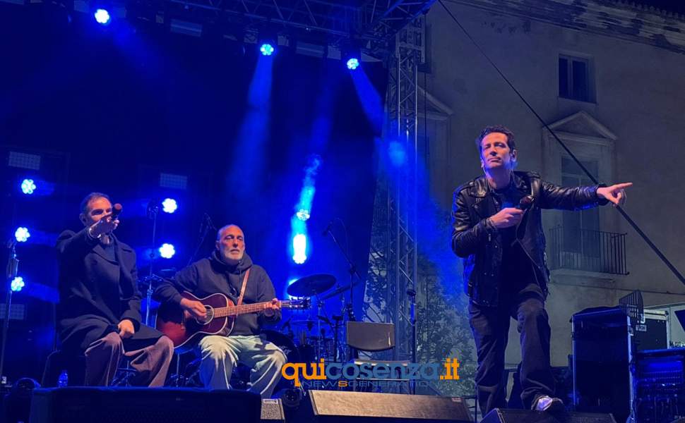Zero Assoluto, a Castrovillari un coro di piazza senza tempo ed il racconto di 30 anni in musica 52 Zero Assoluto 4
