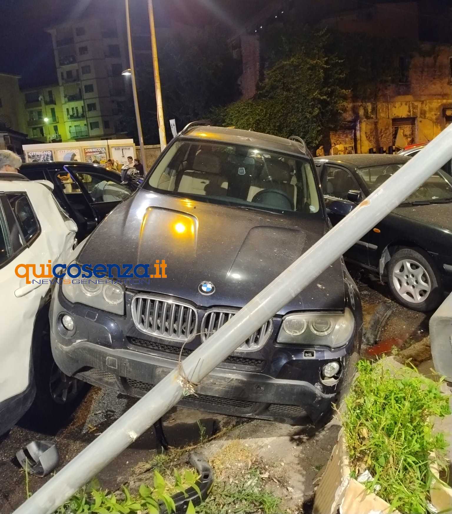 auto fuori controllo cosenza 01
