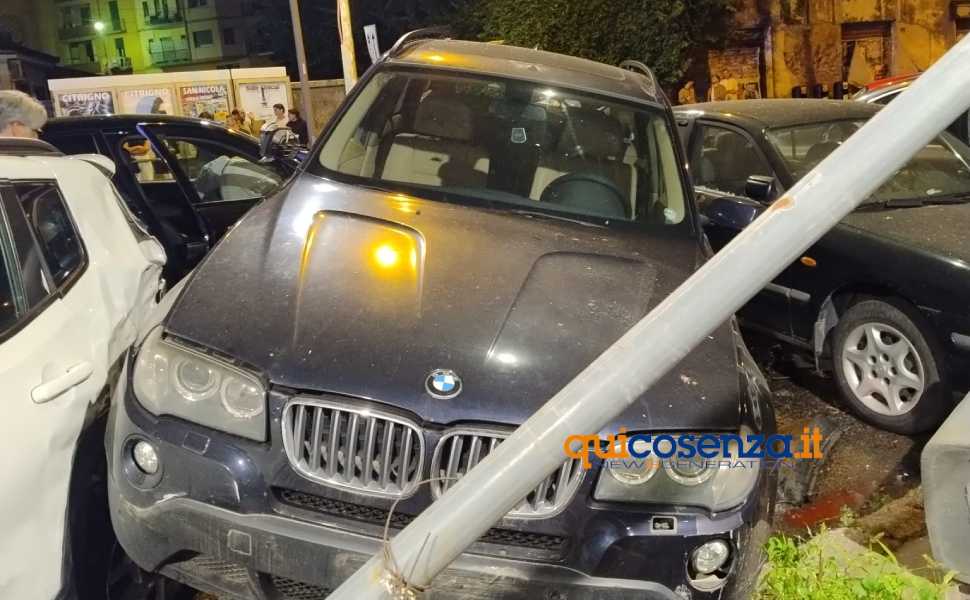 auto fuori controllo cosenza